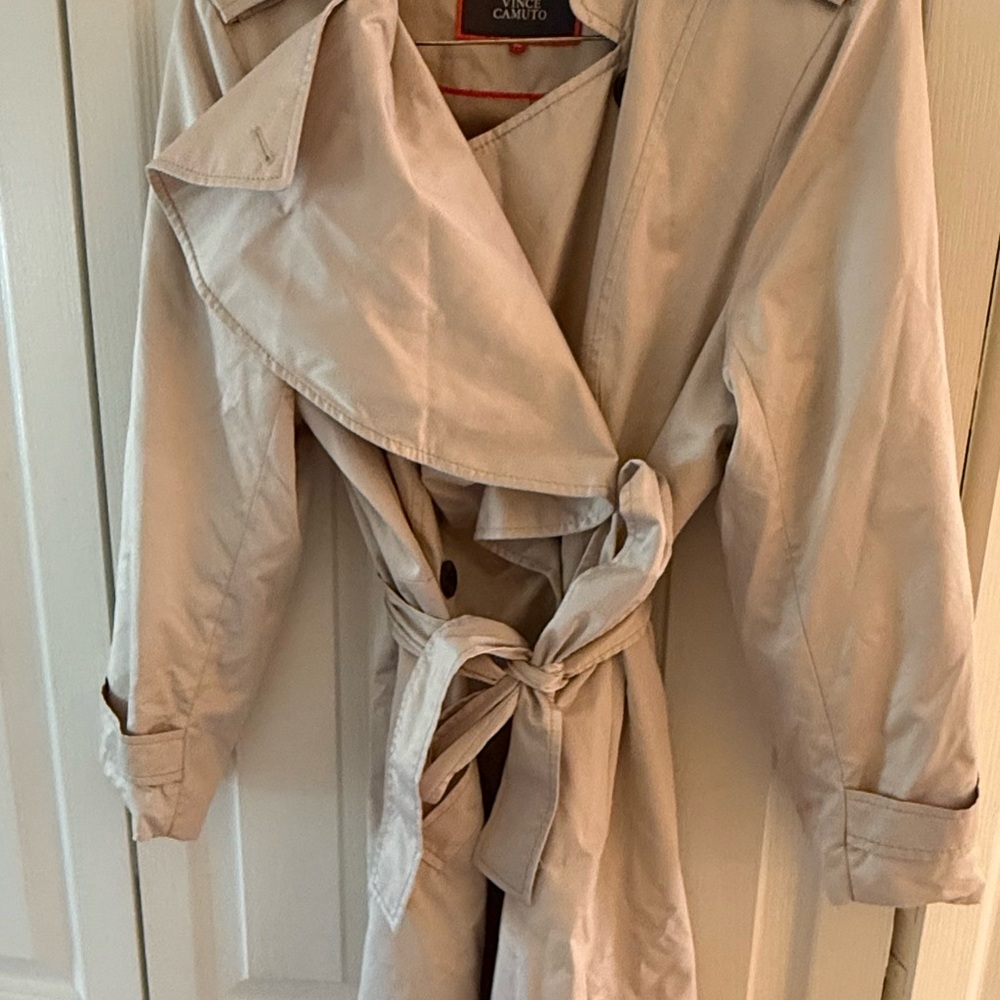 Vince Camuto Tan Trench Coat with Wide Collar and Long Sleeves